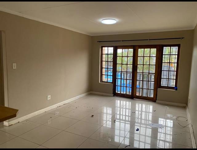2 BEDROOM PROPERTY TO RENT IN MEER EN SEE